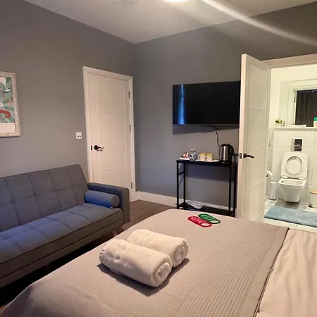 40Th Avenue Guest House